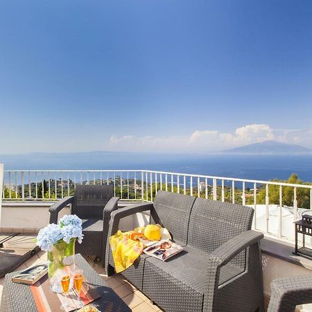Amore Rentals - Casa Augusta A Sorrento Esterno foto