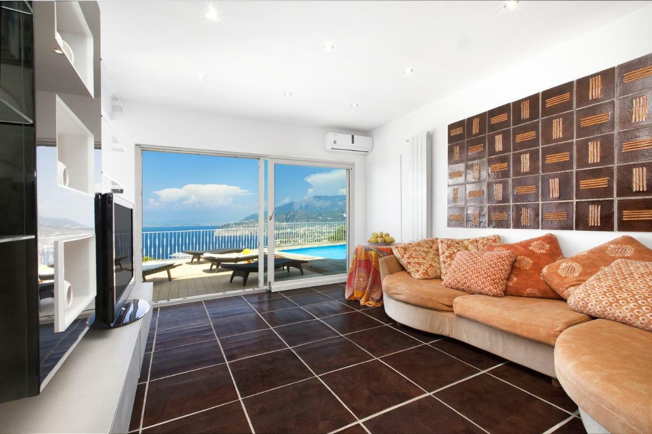 Amore Rentals - Casa Augusta A Sorrento Esterno foto