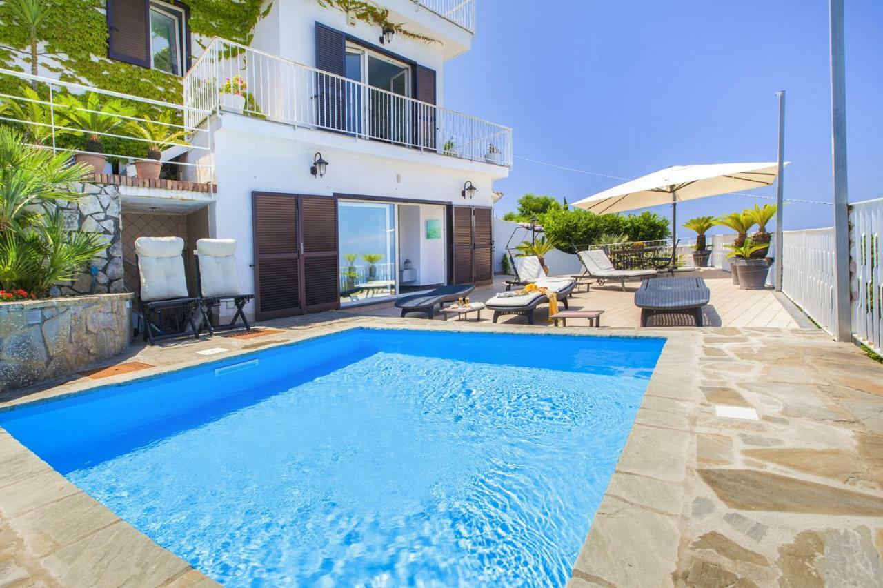 Amore Rentals - Casa Augusta A Sorrento Esterno foto