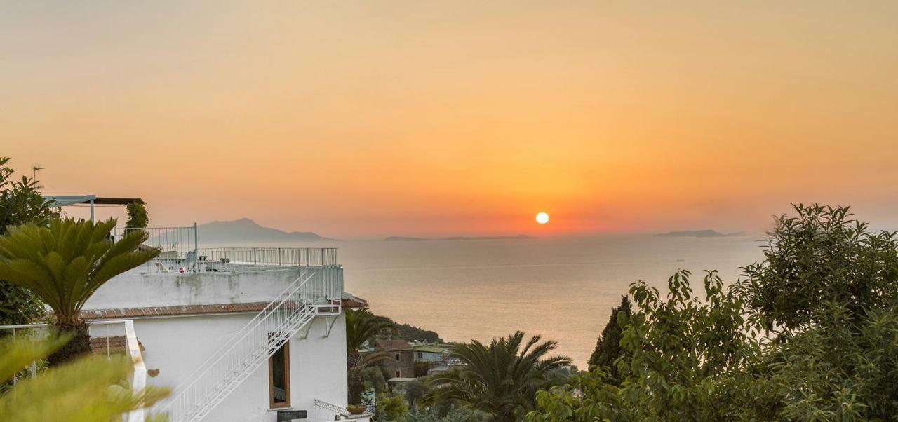 Amore Rentals - Casa Augusta A Sorrento Esterno foto