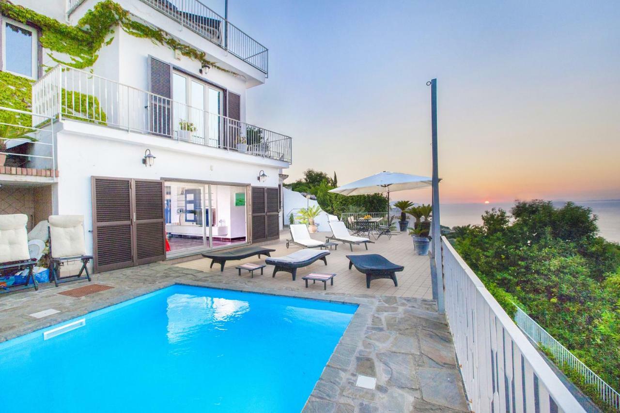 Amore Rentals - Casa Augusta A Sorrento Esterno foto