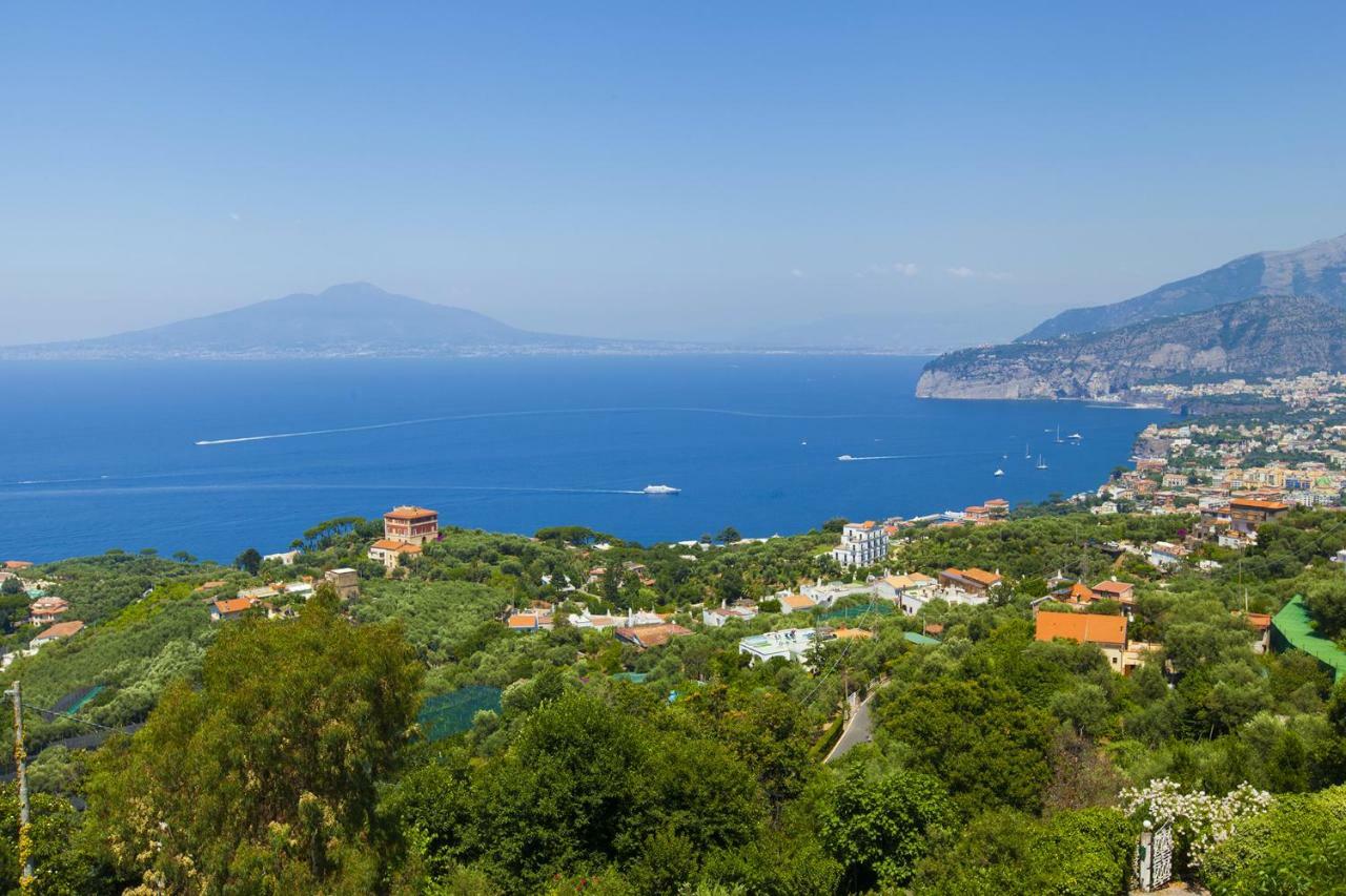 Amore Rentals - Casa Augusta A Sorrento Esterno foto