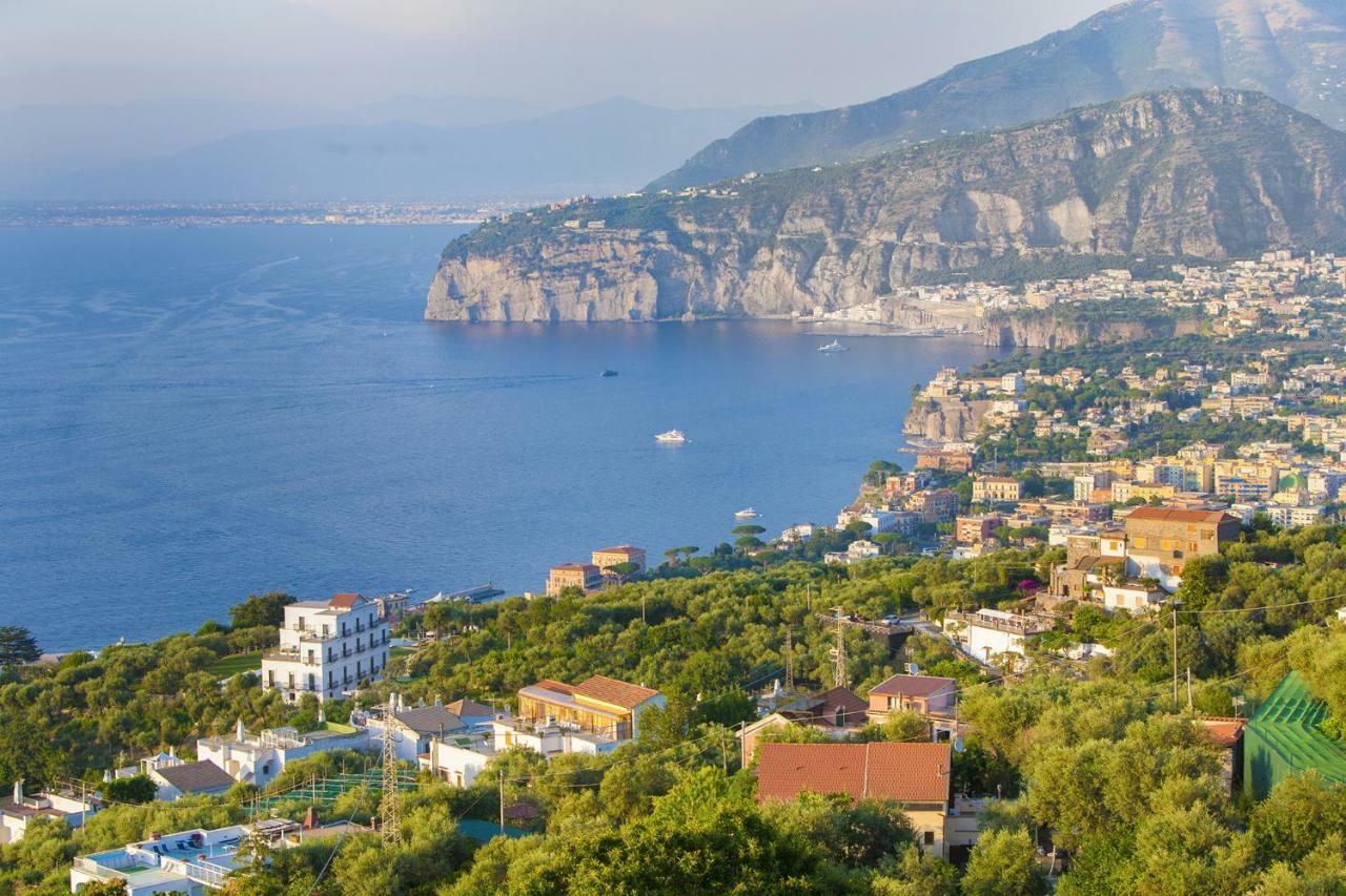 Amore Rentals - Casa Augusta A Sorrento Esterno foto