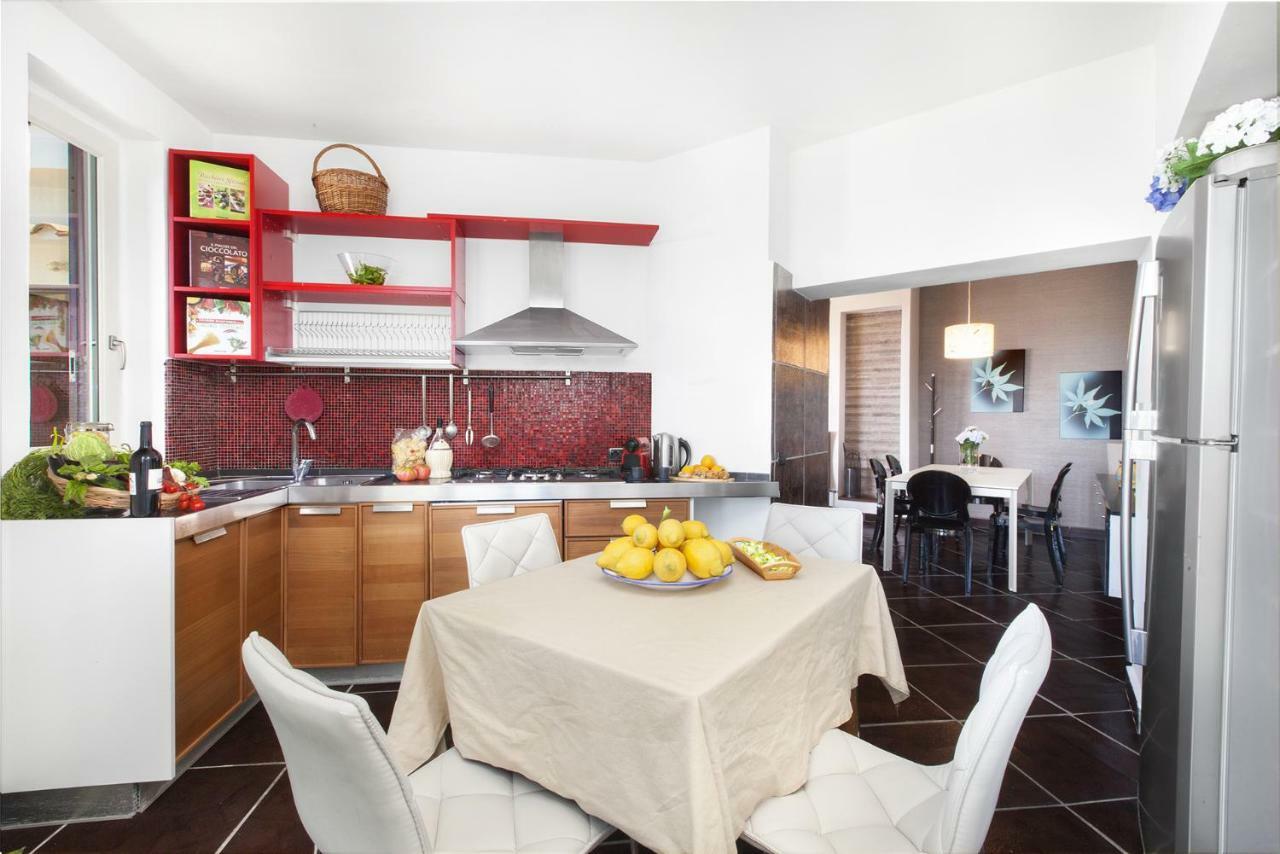 Amore Rentals - Casa Augusta A Sorrento Esterno foto
