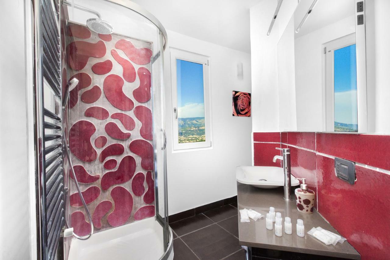 Amore Rentals - Casa Augusta A Sorrento Esterno foto