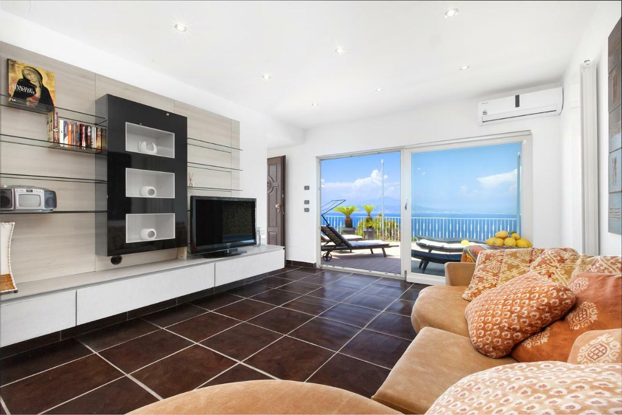 Amore Rentals - Casa Augusta A Sorrento Esterno foto