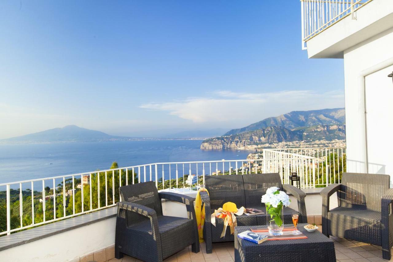 Amore Rentals - Casa Augusta A Sorrento Esterno foto