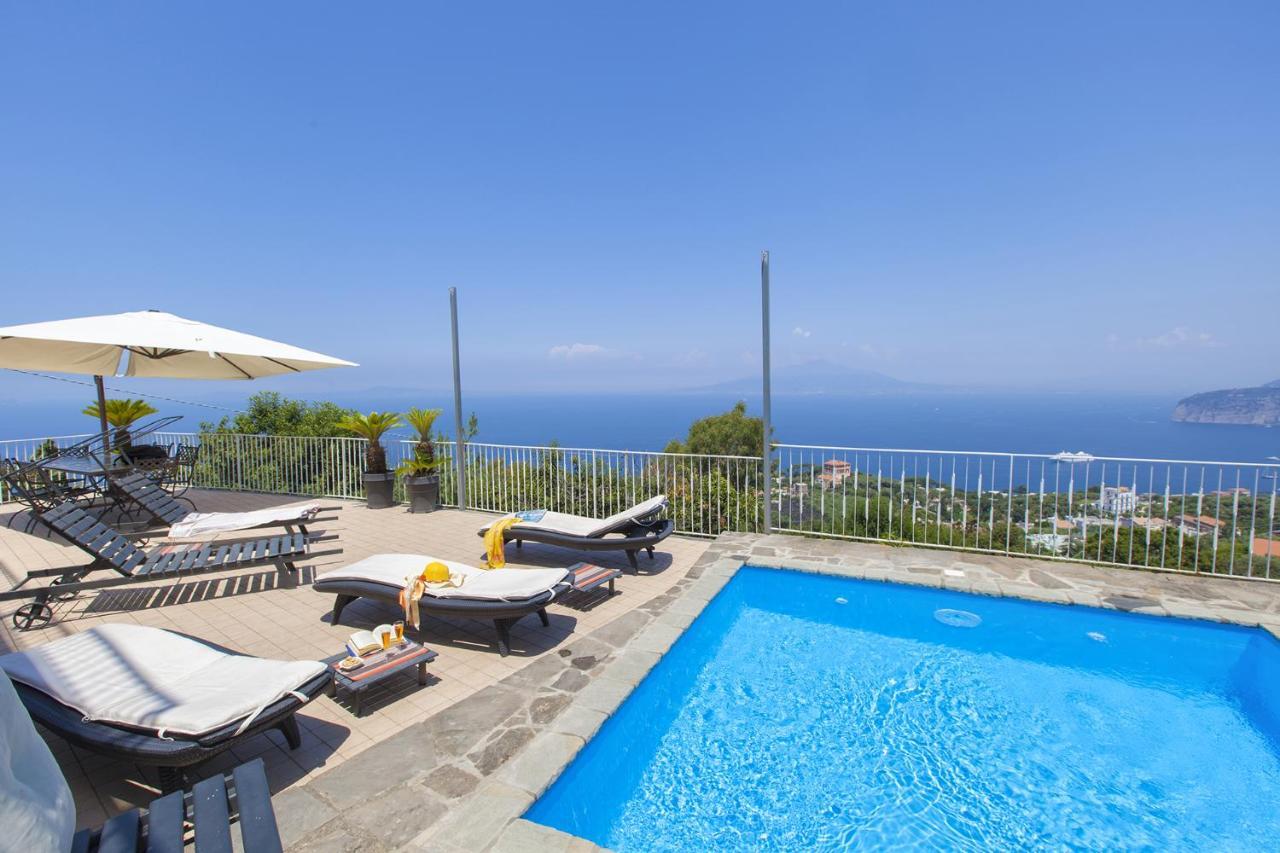 Amore Rentals - Casa Augusta A Sorrento Esterno foto